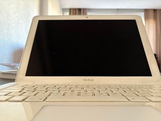 MacBook bianco 13" Late 2009 da riparare o per pezzi