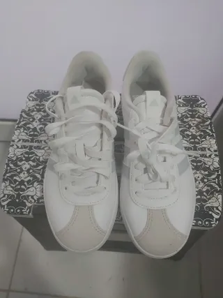 Zapatillas Adidas talla 38, sin caja