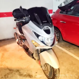 Kymco Xciting 500 Plata Maxi Scooter