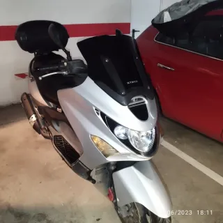 Kymco Xciting 500 Plata Maxi Scooter