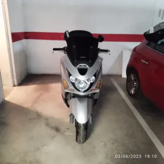 Kymco Xciting 500 Plata Maxi Scooter