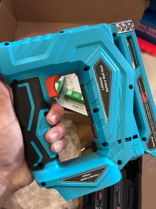 Pistola Clavadora Litio 18V HY215