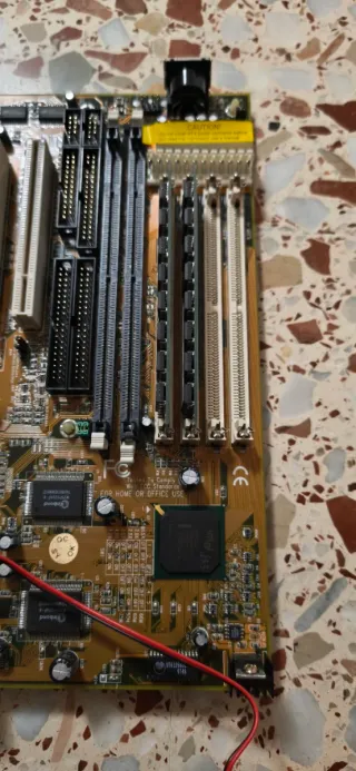 Placa Base antigua Pentium I SOYO