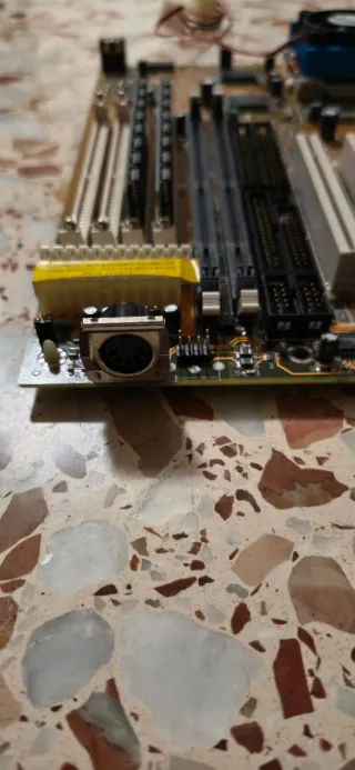 Placa Base antigua Pentium I SOYO