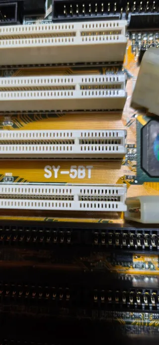 Placa Base antigua Pentium I SOYO