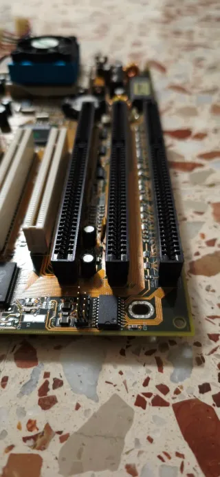 Placa Base antigua Pentium I SOYO