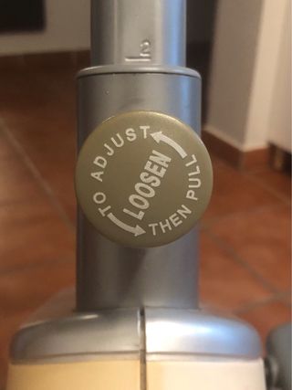 Bicicleta Estática Gris y Blanca