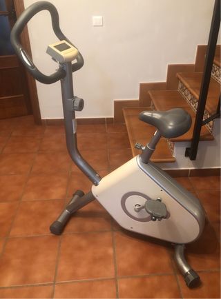 Bicicleta Estática Gris y Blanca