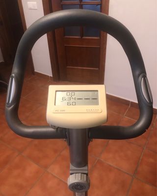 Bicicleta Estática Gris y Blanca