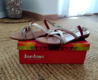 Sandalias Piel / Cuña Baja / Blanco & Brillos