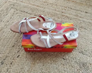 Sandalias Piel / Cuña Baja / Blanco & Brillos