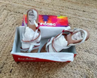 Sandalias Piel / Cuña Baja / Blanco & Brillos