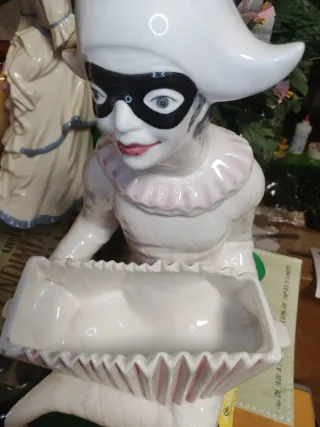 Figura cerámica Arlequín con cesta