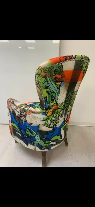 Poltroncina effetto graffiti con cuscino 2 facce