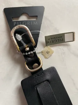 Bracciale Pilgrim Pelle Nera con Teschi Argento