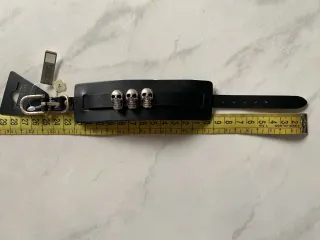 Bracciale Pilgrim Pelle Nera con Teschi Argento