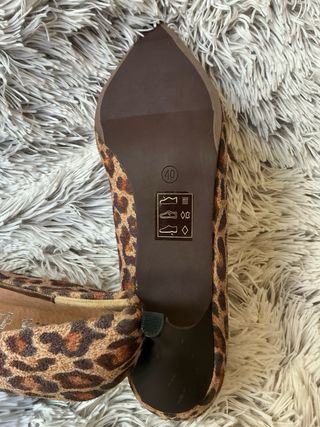 Zapatos tacón bajo leopardo