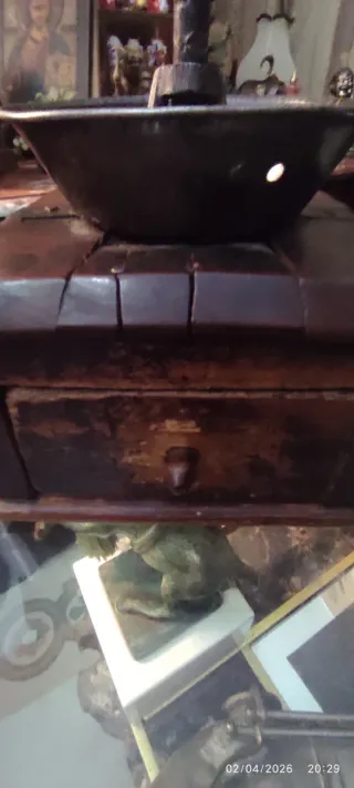 Antico macina caffè in legno