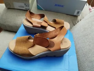 Sandalias Ixoo Beige y Marrón