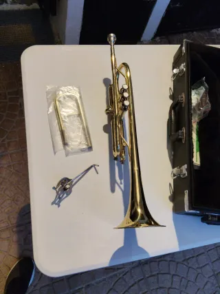 Trompeta con estuche