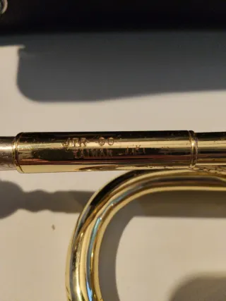Trompeta con estuche