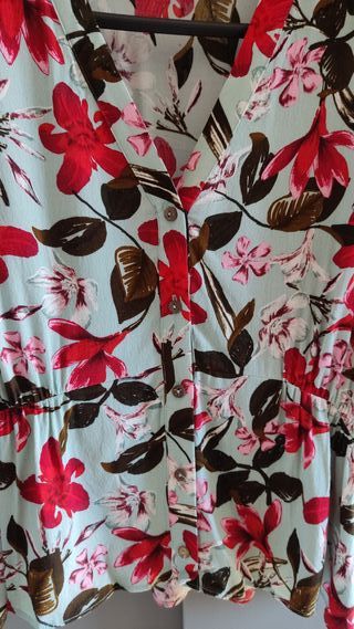 Blusa fluida Zara Basic estampado floral