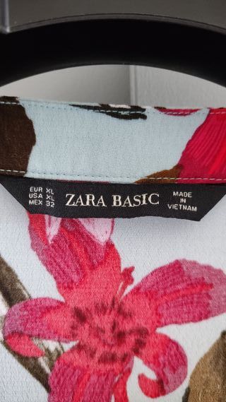 Blusa fluida Zara Basic estampado floral