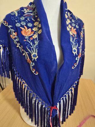 Mantoncillo Flamenco Bordado Azul y Rojo