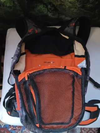 Mochila Wez'de gris y naranja