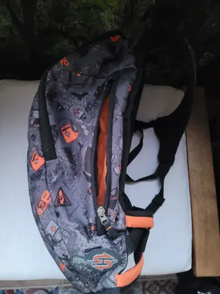 Mochila Wez'de gris y naranja
