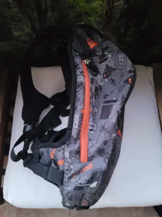 Mochila Wez'de gris y naranja