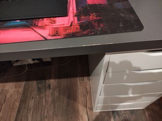 URGE - Mesa escritorio con cajones a la derecha