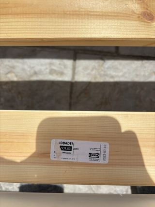 Cama infantil blanca de metal