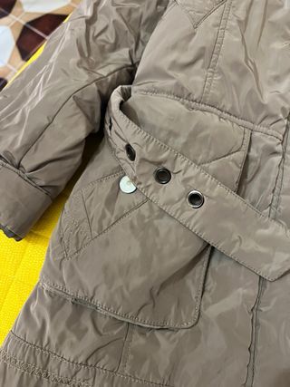 Giubbotto beige con cappuccio e cintura