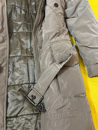 Giubbotto beige con cappuccio e cintura
