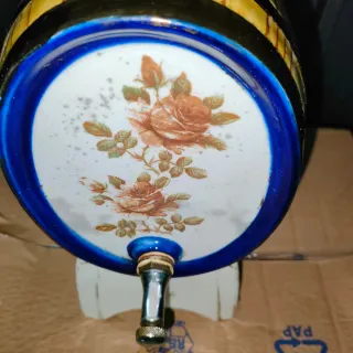 Botte vintage in ceramica con rubinetto