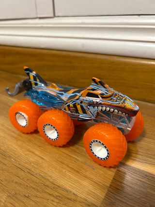 Hot Wheels Monster Truck Set Tiburón Tigre