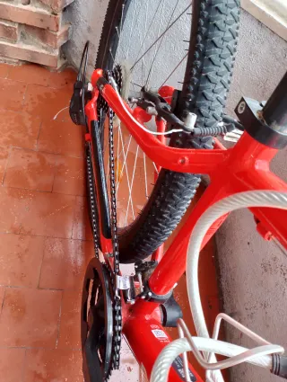 Bicicleta de montaña Rockrider roja