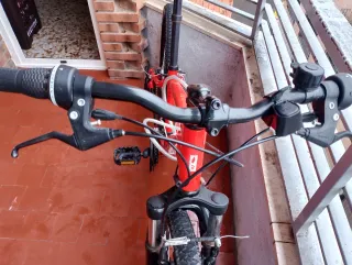 Bicicleta de montaña Rockrider roja