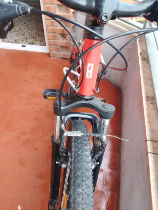 Bicicleta de montaña Rockrider roja