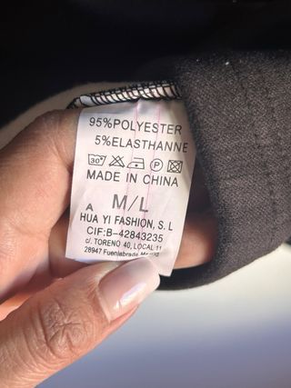 Sudadera negra cuello alto SALAD DAYS