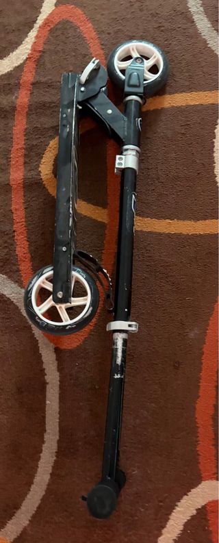 Patinete manual negro