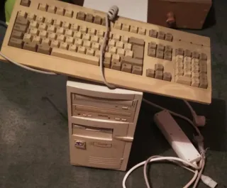 Ordenador antiguo sobremesa Beige