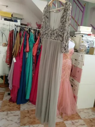 Traje de fiesta con pedrería a estrenar