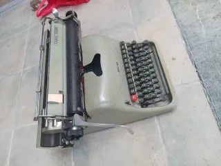 Máquina de escribir Hispano Olivetti Lexicon 80