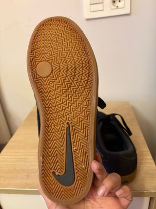 Zapatillas Nike Negras Suela Marrón