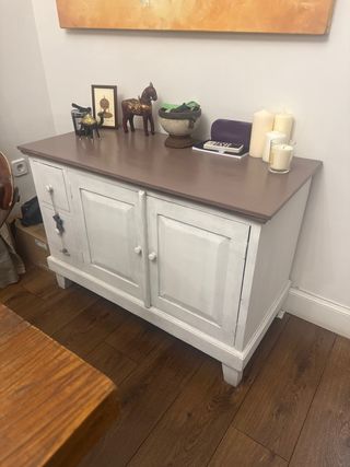 Mueble bajo madera y metal