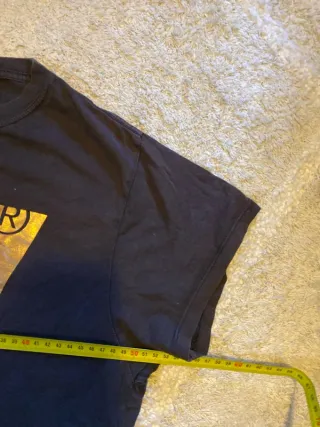 Camiseta Levi's Negra Logo Dorado Talla S