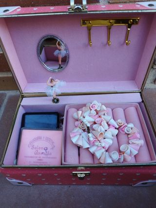 Caja joyero musical rosa con corazones