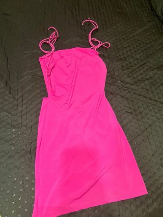 Vestito fucsia con laccetti